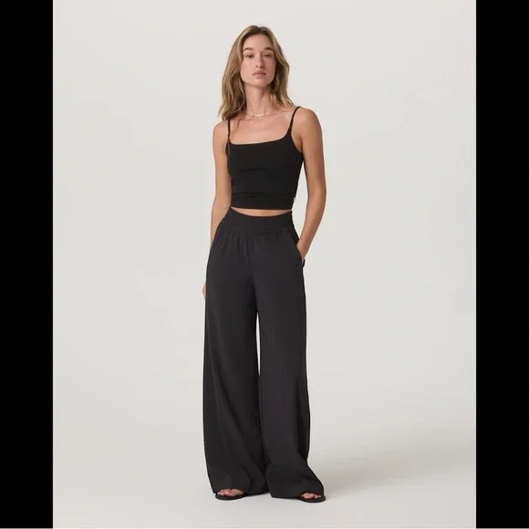 Vuori Villa Wideleg Pant in Black Flowy Wrinkle Resistant Athleisure Lounge - Picture 1 of 14